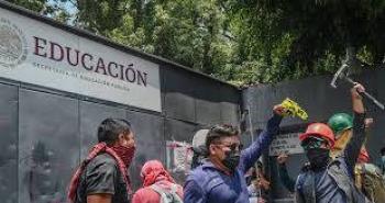 Protestas de maestros en M&eacute;xico preocupan a una semana del Mundial