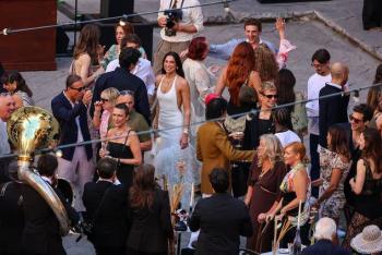 Protestas en Palermo durante boda de Dua Lipa y Callum Turner