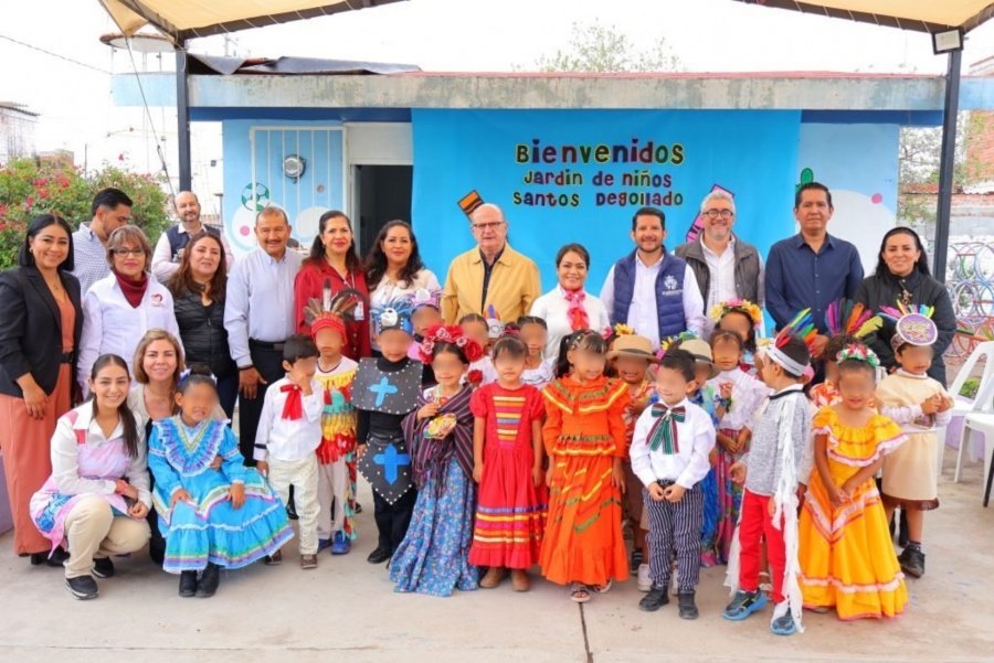 Secretario de Educaci&oacute;n de Guanajuato fomenta la lectura en gira por Villagr&aacute;n
