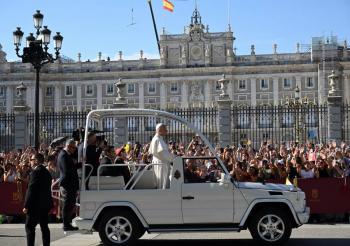 El papa promete cambios en la Iglesia en reuni&oacute;n con v&iacute;ctimas de abusos sexuales en Madrid