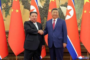 Xi visita Corea del Norte y promete llevar las relaciones a un 