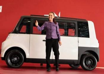 Sheinbaum presenta Olinia 1, primer veh&iacute;culo el&eacute;ctrico mexicano
