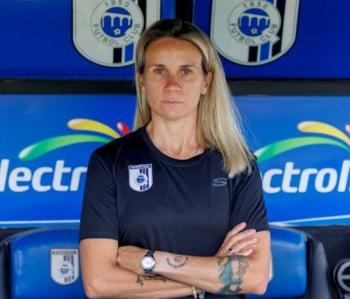 Pamela Conti fue presentada como l nueva estratega de Gallos Femenil