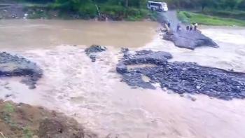 Colapso de puente vado incomunica comunidades en la Huasteca hidalguense