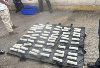 Familias de los 43 rechazan versi&oacute;n oficial sobre explosivos en convoy