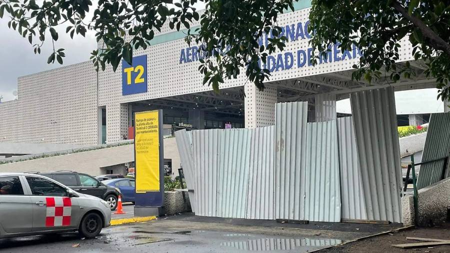Bloqueada rampa de acceso en Terminal 2 del AICM por reparaciones    