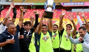 Capicholas de Morelia y Huetamo se coronan campeones del Torneo Jalo Futbolero en Michoac&aacute;n