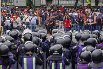 CNTE marcha hacia el Estadio Azteca y provoca cierres en Calzada de Tlalpan