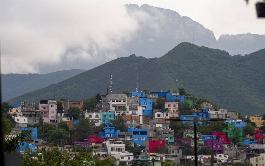 Ocultan zonas marginadas de Nuevo Le&oacute;n con muros y mallas rumbo al Mundial