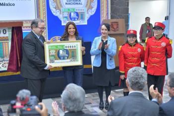 Loter&iacute;a Nacional celebra los 70 a&ntilde;os de la Biblioteca Central de la UNAM con billete conmemorativo