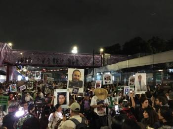 Madres buscadoras marchan hacia el Estadio Azteca para visibilizar crisis de desapariciones