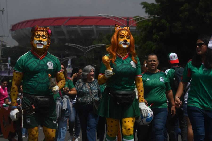 Afición transforma los alrededores del Azteca en una fiesta mundialista durante la jornada inaugural 
