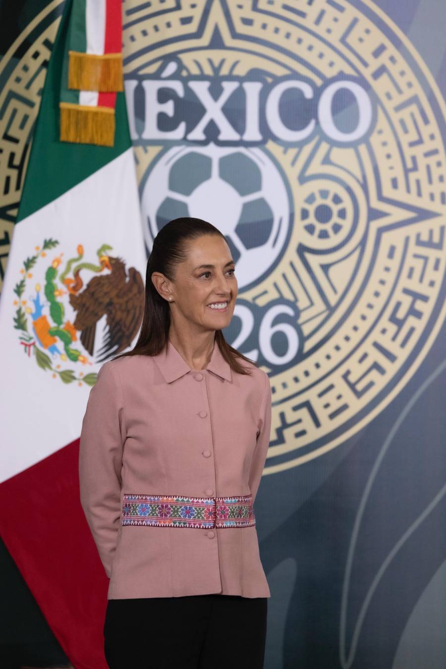 Conferencia ma&ntilde;anera se viste de f&uacute;tbol en d&iacute;a de inauguraci&oacute;n del Mundial 2026