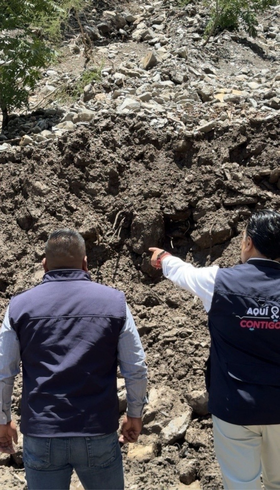 Supervisa Luis Nava liberaci&oacute;n de camino afectado por deslave en Joyas de Bucareli