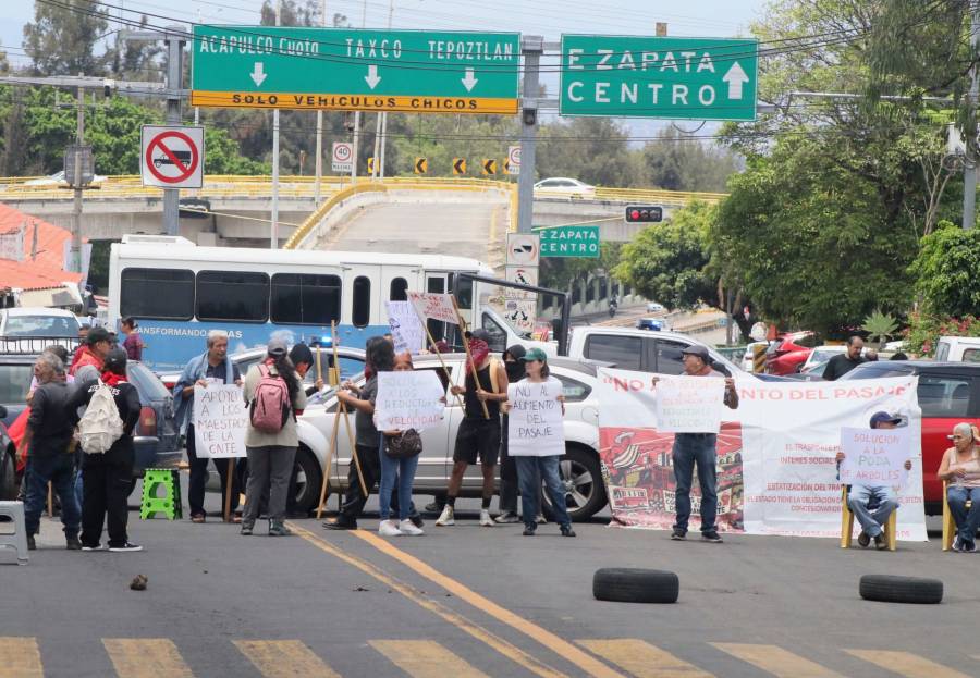 Bloqueo en la autopista México-Cuernavaca provoca choques con la policía    
