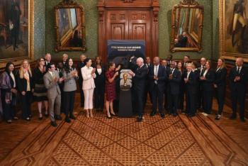 M&eacute;xico da la bienvenida al Mundial 2026 con la recepci&oacute;n del trofeo en Palacio Nacional