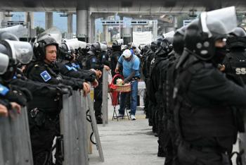 Cerco de seguridad impide llegada de manifestantes de la CNTE al Estadio Azteca