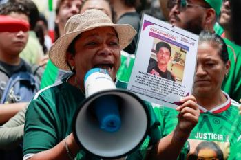 Madres buscadoras denuncian crisis de desapariciones durante inauguraci&oacute;n del Mundial 2026
