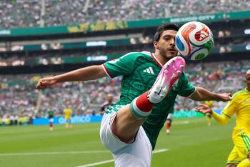 Ra&uacute;l Jim&eacute;nez marca su primer gol mundialista en el partido inaugural de la Copa del Mundo