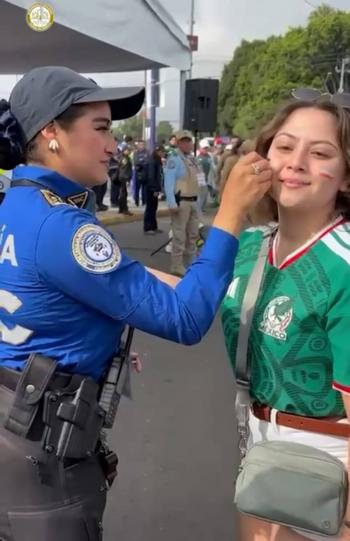 Operativo policial con vigilancia, movilidad y hasta 'pintacaritas' en entorno del Estadio Ciudad de M&eacute;xico por inauguraci&oacute;n del Mundial