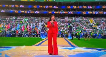 Salma Hayek da la bienvenida al mundo en la apertura hist&oacute;rica del Mundial 2026
