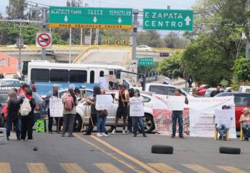 Bloqueo en la autopista M&eacute;xico-Cuernavaca provoca choques con la polic&iacute;a