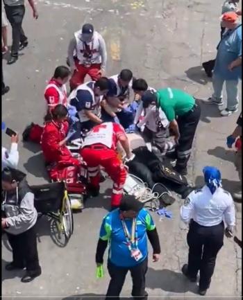 Aficionado recibe atenci&oacute;n m&eacute;dica en inauguraci&oacute;n del Mundial 2026 en Ciudad de M&eacute;xico