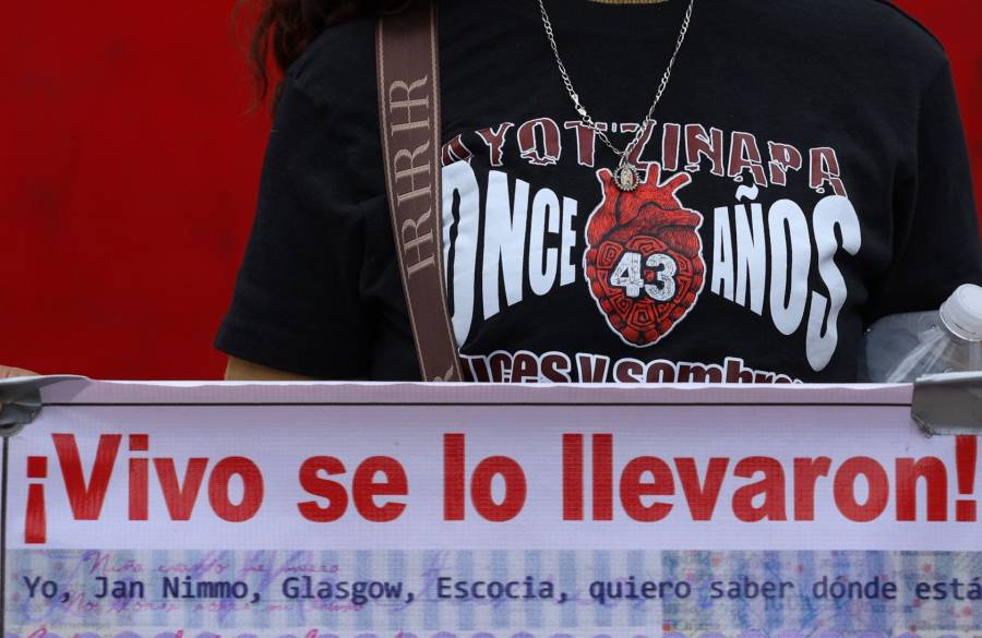 Normalistas bloquean caseta México-Cuernavaca en Tlalpan
