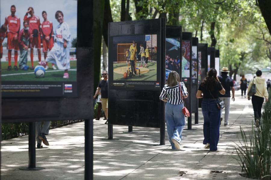 Exposición fotográfica de la Unión Europea y CDMX celebra la pasión por el fútbol   