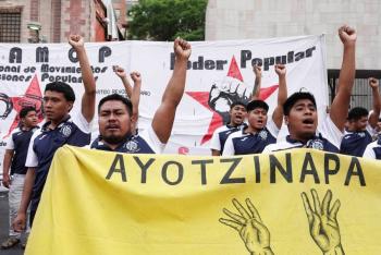 Padres de los 43 denuncian cerco policial contra normalistas en CDMX