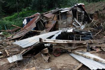 Oleaje y lluvias arrasan teatro costero construido con inversi&oacute;n millonaria en Salina Cruz