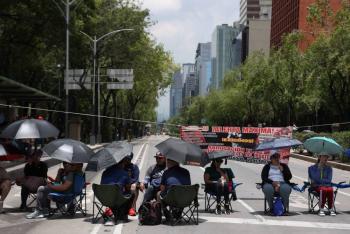 CNTE comienza retiro de plant&oacute;n en calle 20 de Noviembre