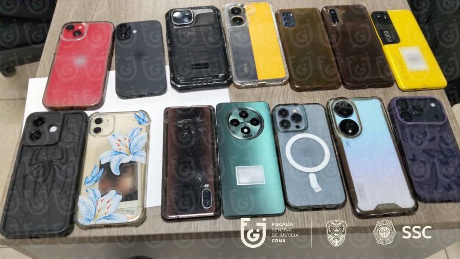 FGJCDMX asegura 23 celulares robados en el Zócalo y llama a víctimas a reclamarlos   