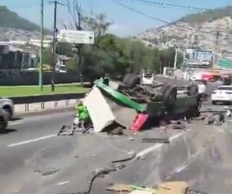 Accidente de transporte p&uacute;blico en la M&eacute;xico-Pachuca deja 14 personas lesionadas y severas afectaciones viales