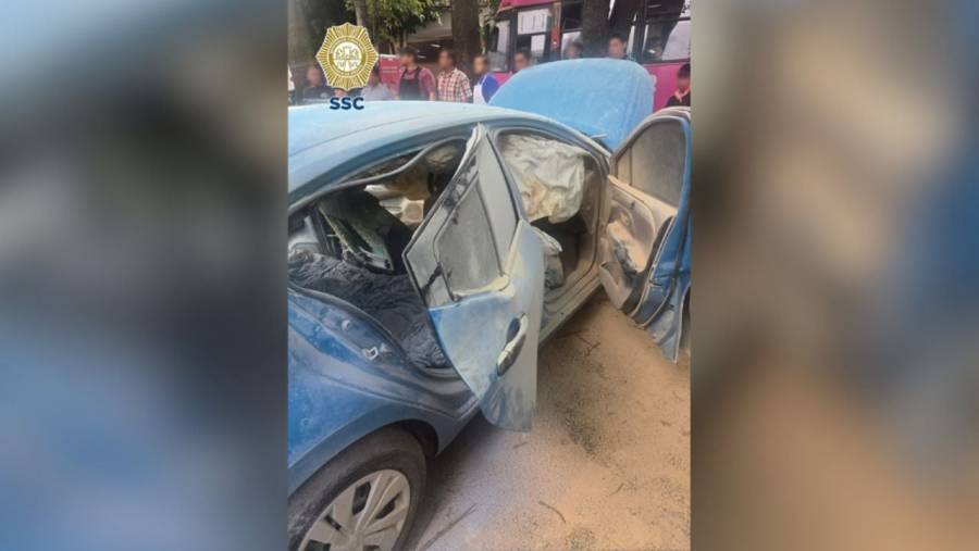 Explosi&oacute;n en autom&oacute;vil deja dos lesionados en Tacubaya; polic&iacute;as los trasladan a un hospital