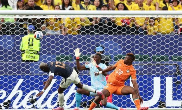 Costa de Marfil pega al final y sorprende a Ecuador
