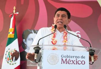 Gobernador de Oaxaca niega que alcalde asesinado pidiera protecci&oacute;n; PAN lo contradice