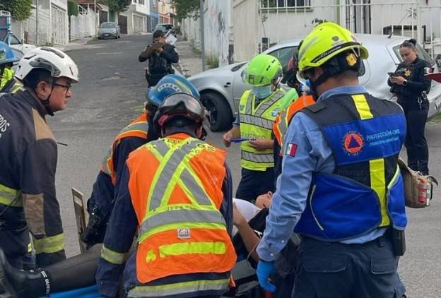 Mujer resulta lesionada tras volcadura en Las Am&eacute;ricas
