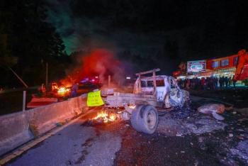 Comuneros bloquean la M&eacute;xico-Toluca para exigir freno a la tala ilegal en Ocoyoacac