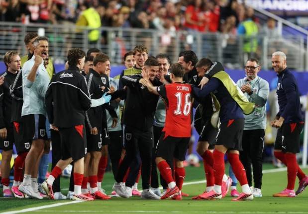 Austria sufre pero vence a Jordania en su regreso mundialista