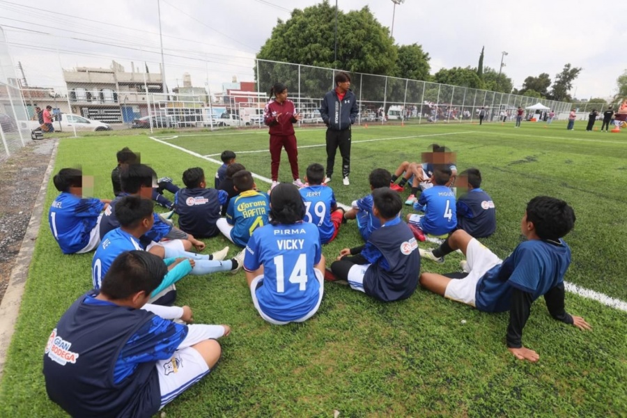 Gobierno de Puebla inaugura cancha de fútbol 11 como parte de estrategia nacional de rehabilitación de espacios deportivos