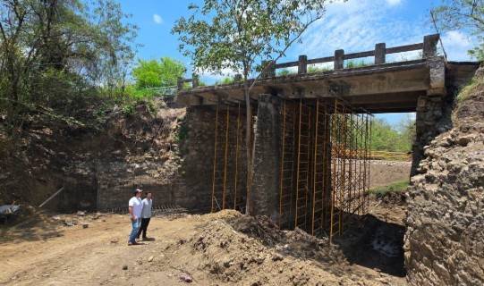 Rehabilitan puente La Sagrada Familia en Tanqui&aacute;n de Escobedo; beneficiar&aacute; a 18 mil habitantes