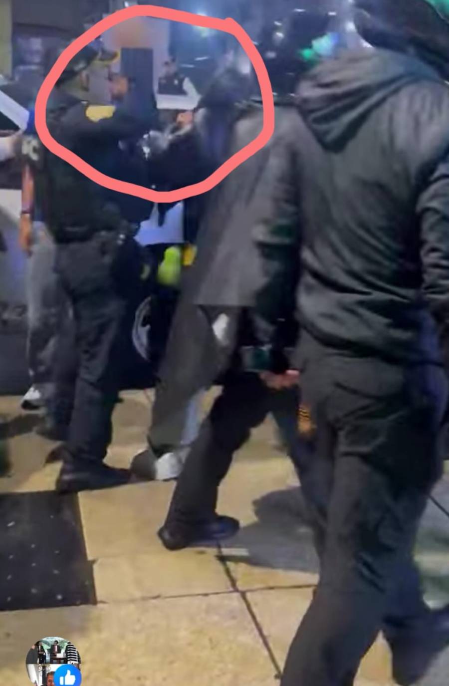 Polic&iacute;as de la SSC-CDMX agreden a reportera Berenice Luna durante cobertura en el &Aacute;ngel de la Independencia