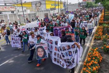 Indignaci&oacute;n por retiro de lonas de personas desaparecidas durante festejos del Mundial