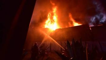 Incendio consume bodega de ferreter&iacute;a en l&iacute;mites de Guadalajara y Tlaquepaque