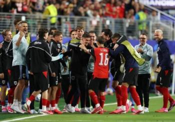 Austria sufre pero vence a Jordania en su regreso mundialista