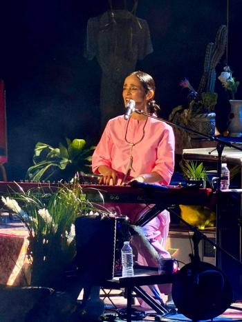 Julieta Venegas emociona al p&uacute;blico con un concierto &iacute;ntimo y lleno de invitados en el Auditorio Nacional