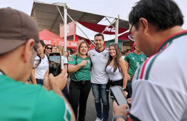 M&aacute;s de 15 mil aficionados disfrutaron el Triunfo del Tri y concierto de El Tri en Zona Fest
