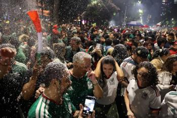 Paseo de la Reforma amanece con residuos y afectaciones tras los festejos por el triunfo de M&eacute;xico sobre Corea del Sur