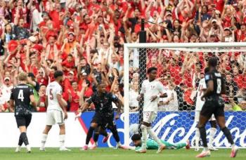 Canad&aacute; golea a Qatar y revive en el Grupo B